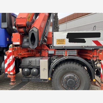 Unimog U500 mit Ladekran