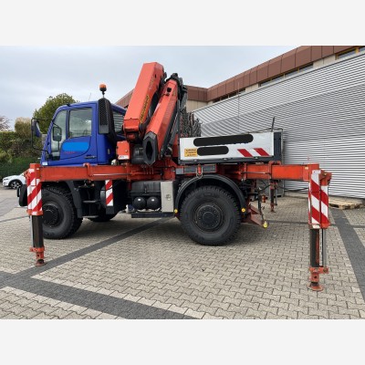 Unimog U500 mit Ladekran