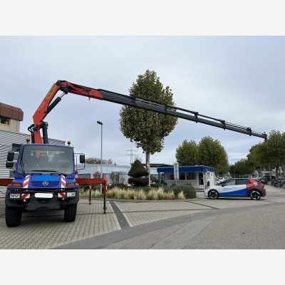 Unimog U500 mit Ladekran